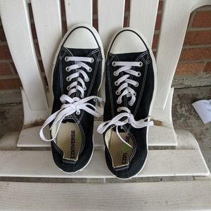 Converse low top chuck Taylors black size 11 men's